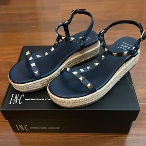 NWT INC Silvana Studded T-Strap Espadrille Sandals Navy Size 8